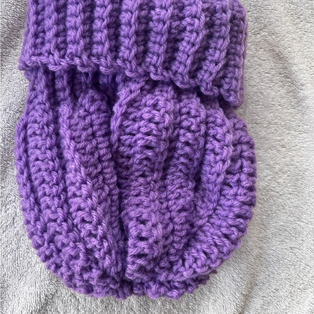 Hand-crocheted beanie - Picture 2 of 2